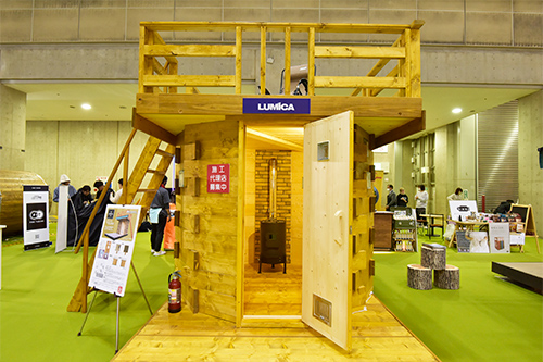 写真：出展社の様子1