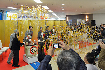 開会式 鏡開きの様子