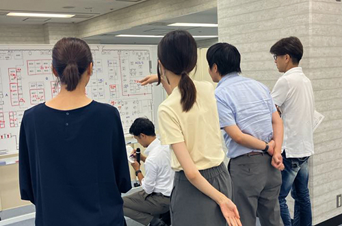 写真：小間割抽選会の様子