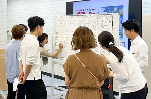 写真:小間割抽選会の様子