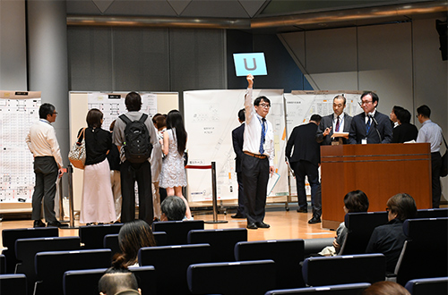 小間割抽選会の様子