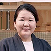 写真：新保 朋子氏